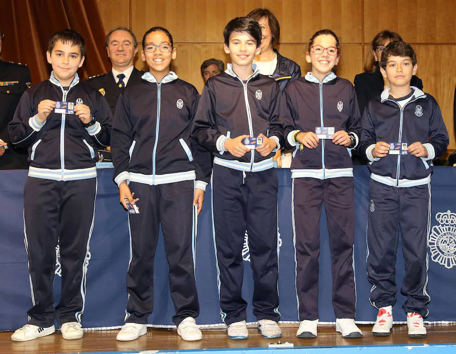 Fotos: Entrega de carnés de ciberexpertos a alumnos de colegios de Segovia