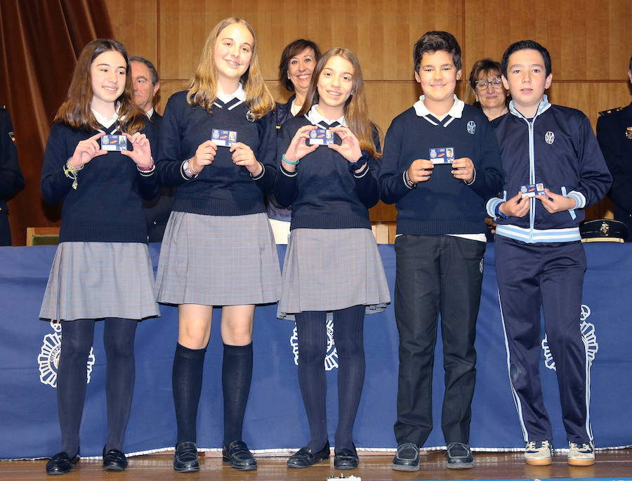 Fotos: Entrega de carnés de ciberexpertos a alumnos de colegios de Segovia