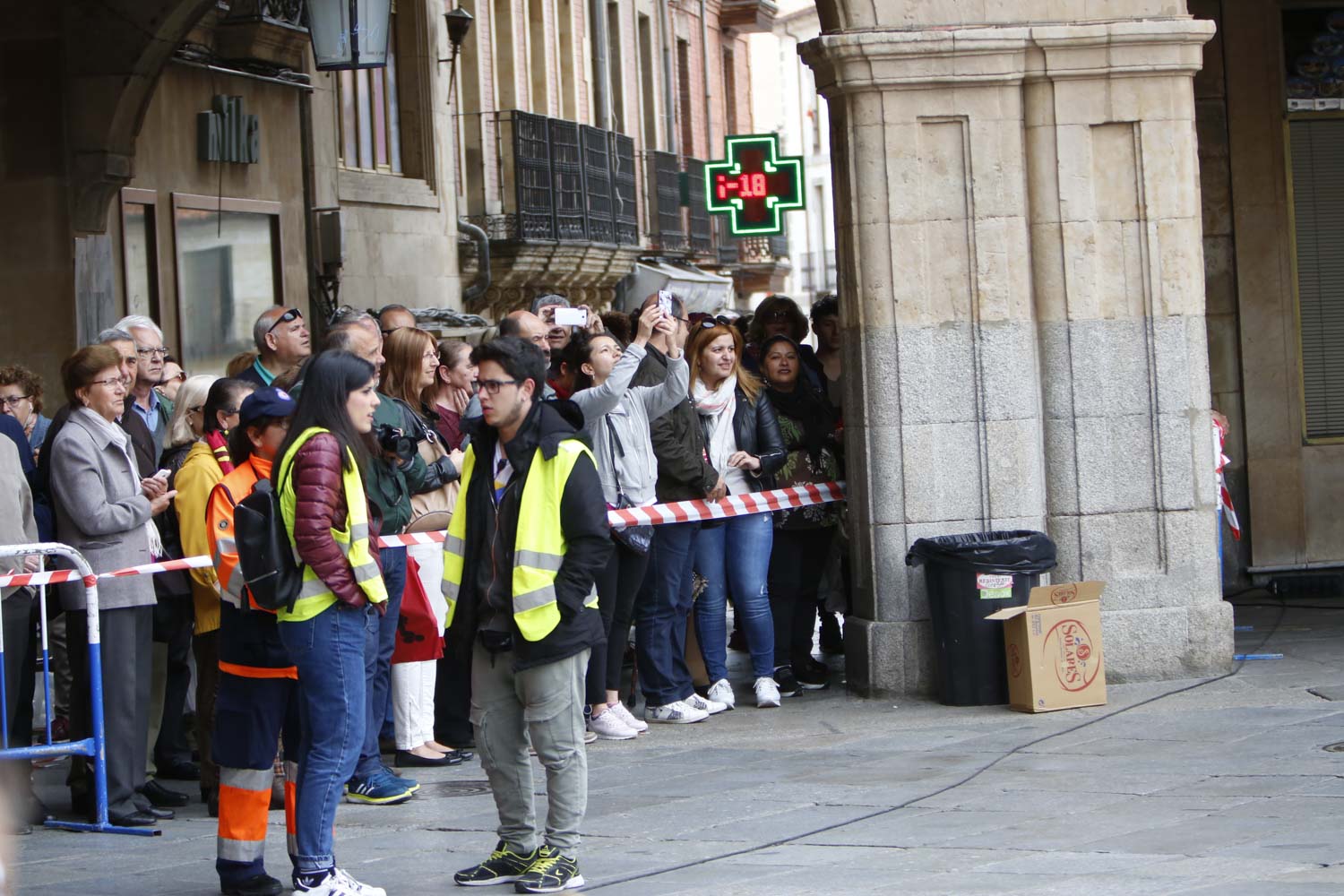 Fotos: Las tropas nacionales toman la Plaza Mayor de Salamanca durante elrodaje de Amenábar