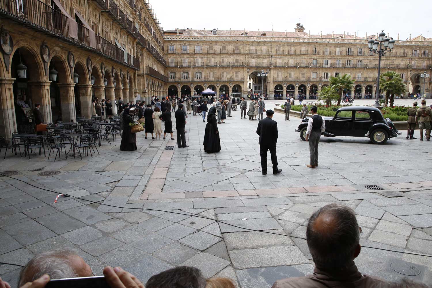 Fotos: Las tropas nacionales toman la Plaza Mayor de Salamanca durante elrodaje de Amenábar