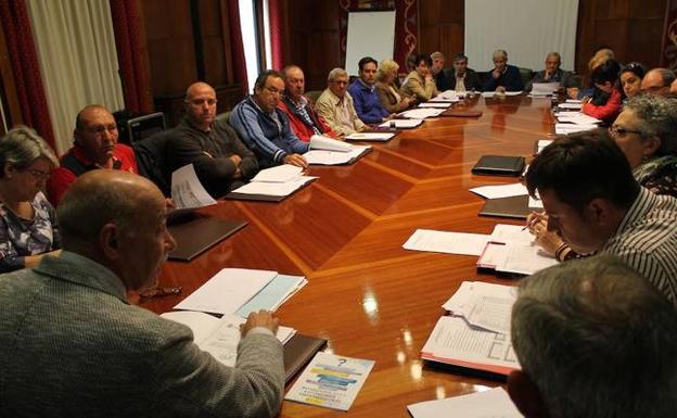 El subdelegado del Gobierno, Jerónimo García Bermejo, en la reunión con alcaldes del Consejo Comarcal de Toro. 