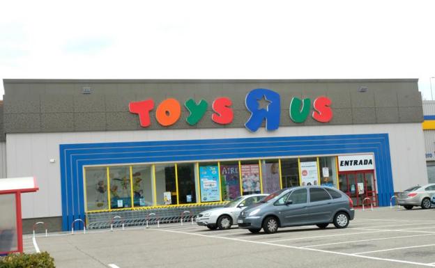 Tienda de Toys R Us en el centro comercial de Parquesol. 