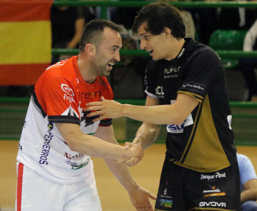 Fotos: Balonmano Nava a un paso del ascenso tras la victoria ante Alarcos (27-24)