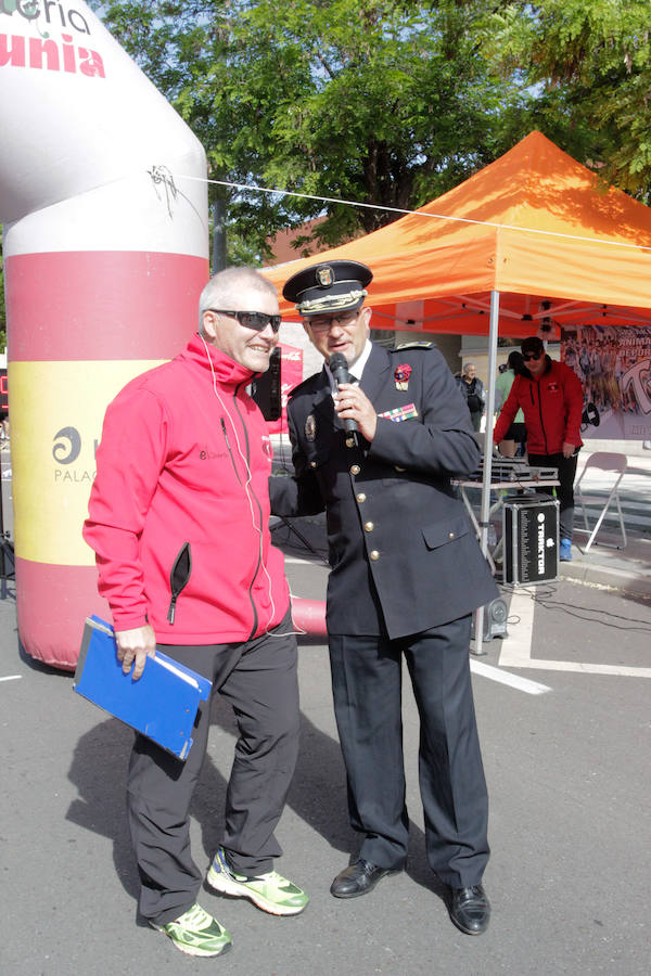 El triatleta vasco Gorka Lucena y la salmantina Lourdes Lobato se han impuesto en el XXI Cross Policía Local de Salamanca que se ha celebrado sobre un recorrido de algo más de 9 kilómetros