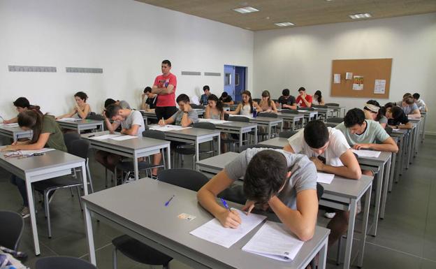 Prueba de acceso a la universidad del curso pasad en un aula del campus María Zambrano. 