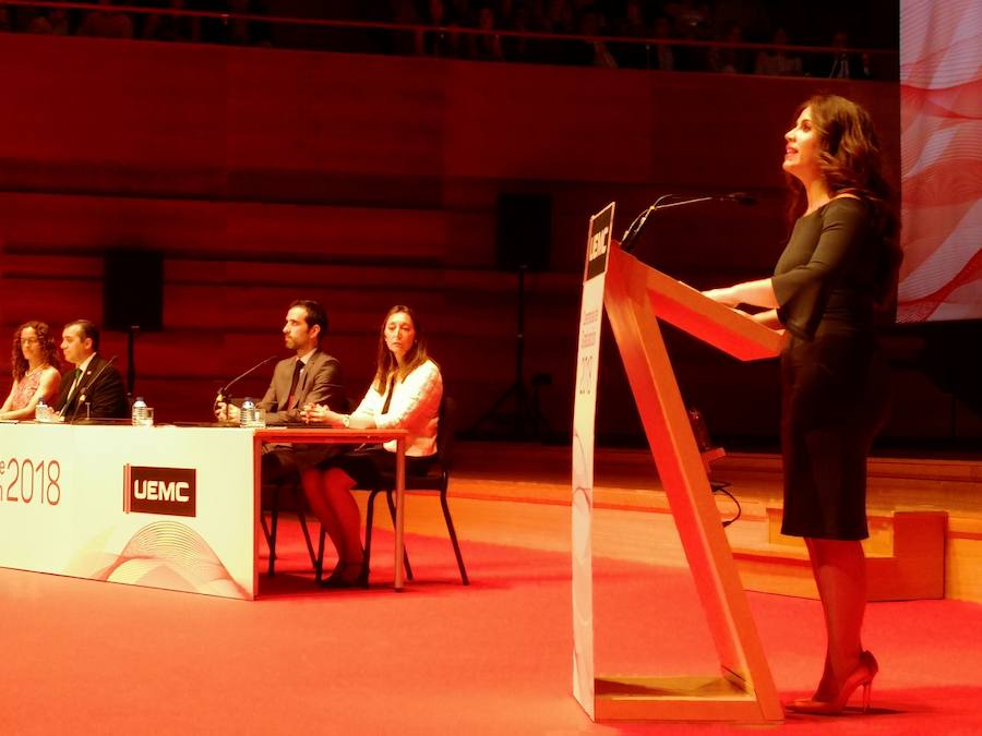 318 estudiantes de 17 titulaciones entre Grados y Másteres de la Universidad Europea Miguel de Cervantes (UEMC) de Valladolid, vivieron ayer con emoción la ceremonia de graduación. 