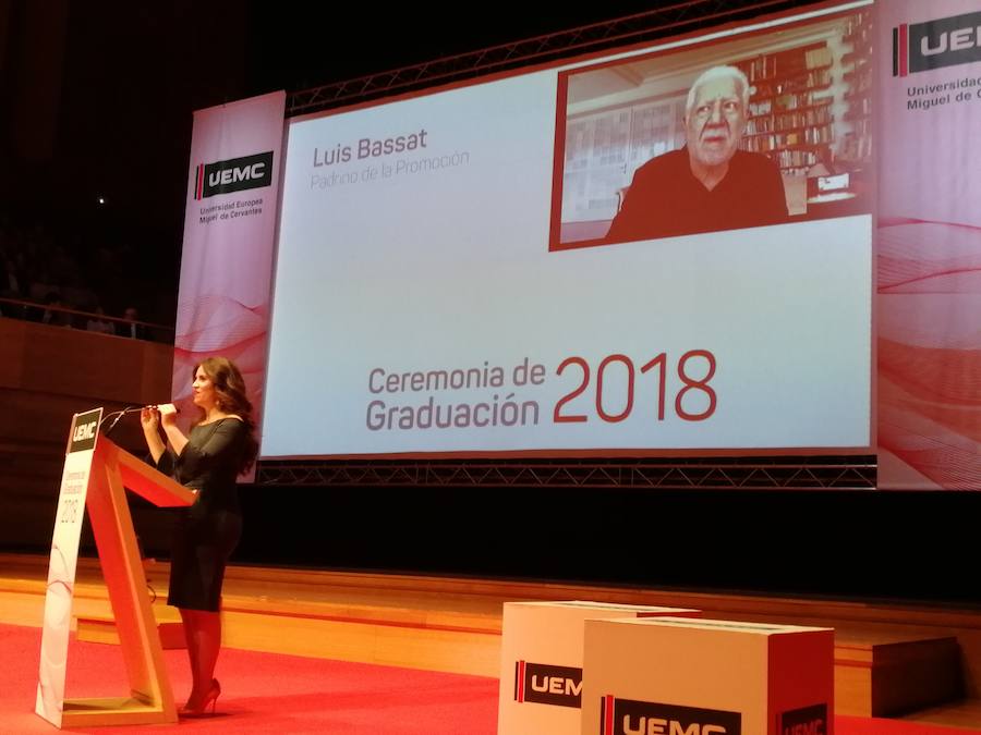 318 estudiantes de 17 titulaciones entre Grados y Másteres de la Universidad Europea Miguel de Cervantes (UEMC) de Valladolid, vivieron ayer con emoción la ceremonia de graduación. 