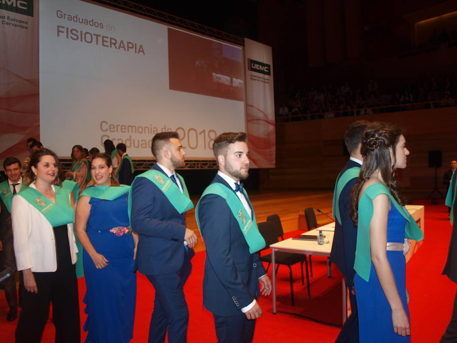 318 estudiantes de 17 titulaciones entre Grados y Másteres de la Universidad Europea Miguel de Cervantes (UEMC) de Valladolid, vivieron ayer con emoción la ceremonia de graduación. 