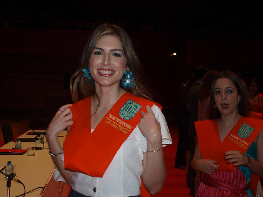 318 estudiantes de 17 titulaciones entre Grados y Másteres de la Universidad Europea Miguel de Cervantes (UEMC) de Valladolid, vivieron ayer con emoción la ceremonia de graduación. 