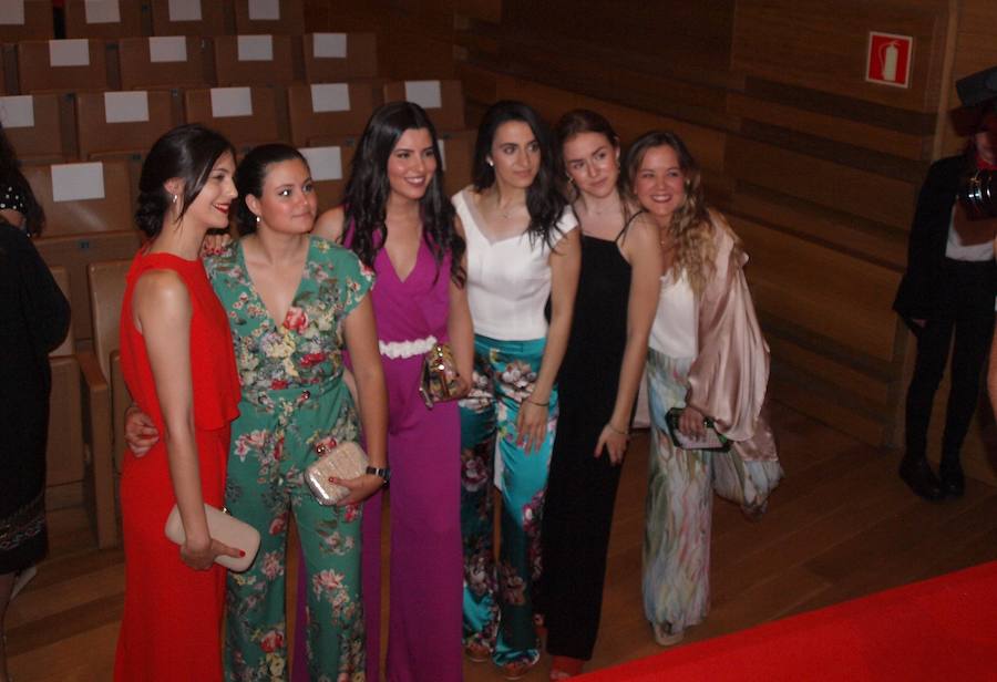 318 estudiantes de 17 titulaciones entre Grados y Másteres de la Universidad Europea Miguel de Cervantes (UEMC) de Valladolid, vivieron ayer con emoción la ceremonia de graduación. 