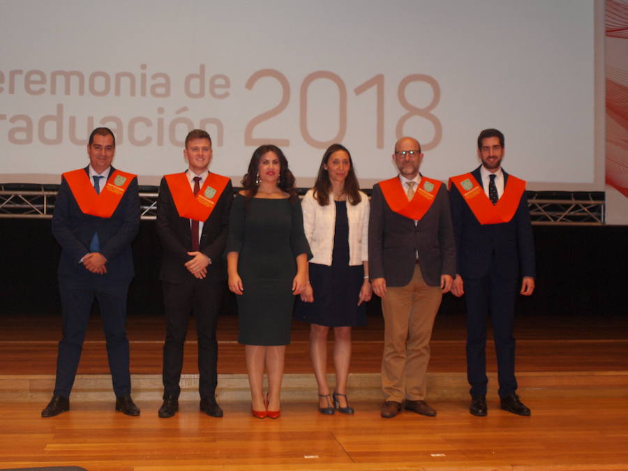 318 estudiantes de 17 titulaciones entre Grados y Másteres de la Universidad Europea Miguel de Cervantes (UEMC) de Valladolid, vivieron ayer con emoción la ceremonia de graduación. 