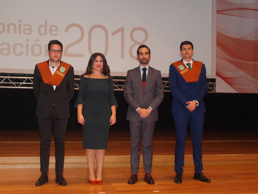 318 estudiantes de 17 titulaciones entre Grados y Másteres de la Universidad Europea Miguel de Cervantes (UEMC) de Valladolid, vivieron ayer con emoción la ceremonia de graduación. 