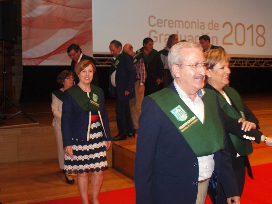318 estudiantes de 17 titulaciones entre Grados y Másteres de la Universidad Europea Miguel de Cervantes (UEMC) de Valladolid, vivieron ayer con emoción la ceremonia de graduación. 
