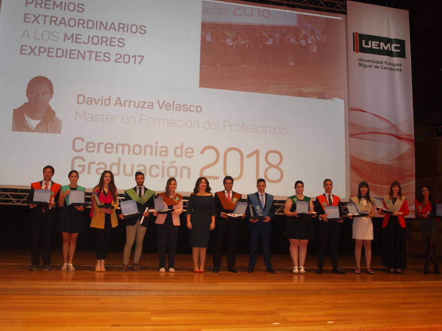 318 estudiantes de 17 titulaciones entre Grados y Másteres de la Universidad Europea Miguel de Cervantes (UEMC) de Valladolid, vivieron ayer con emoción la ceremonia de graduación. 