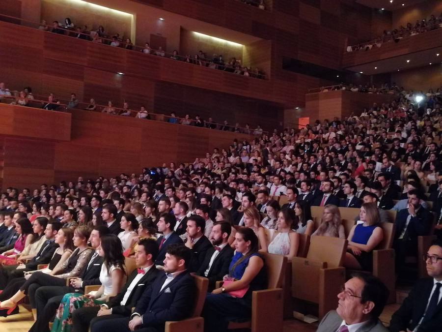 318 estudiantes de 17 titulaciones entre Grados y Másteres de la Universidad Europea Miguel de Cervantes (UEMC) de Valladolid, vivieron ayer con emoción la ceremonia de graduación. 