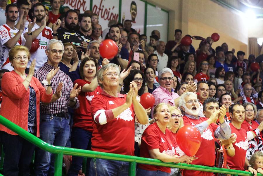 Fotos: El Balonmano Nava dice adiós al sueño de la Liga Asobal