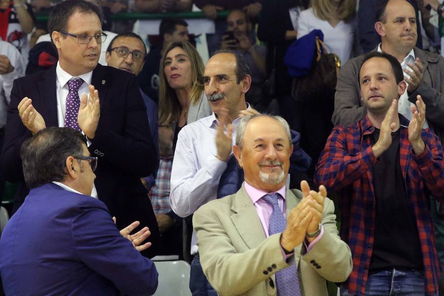 Fotos: El Balonmano Nava dice adiós al sueño de la Liga Asobal