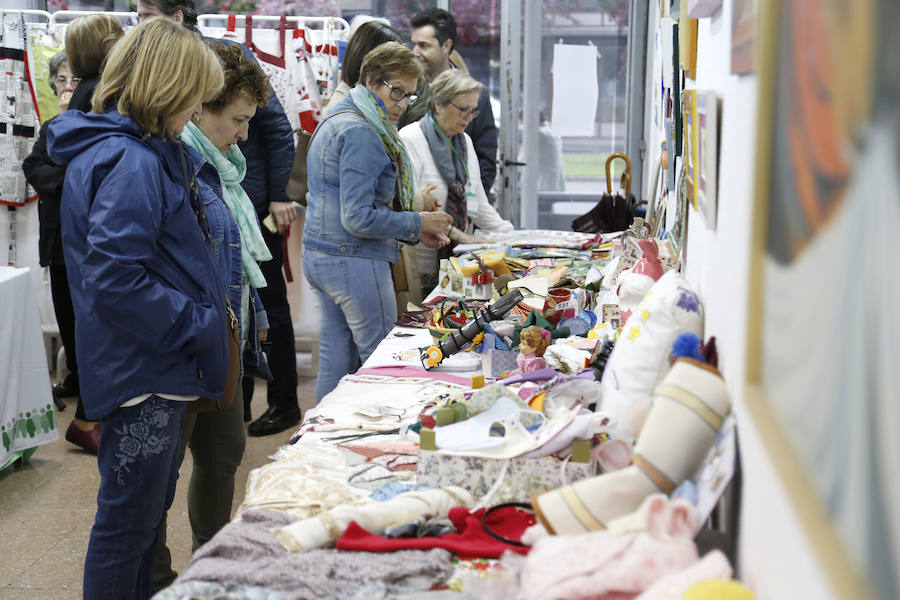 Fotos: XVI Mercadillo Solidario de la AECC de Palencia