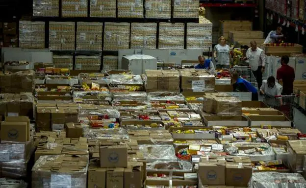 Palés con los paquetes de alimentos entregados este fin de semana en 38 tiendas de supérmercados. 