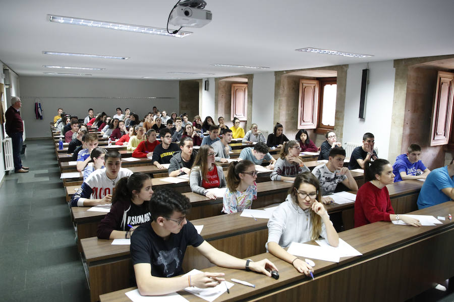 Un total de 2.529 estudiantes formalizó su matrícula para realizar la Evaluación de Bachillerato para el Acceso a la Universidad (EBAU) en la convocatoria de junio en el distrito universitario de Salamanca