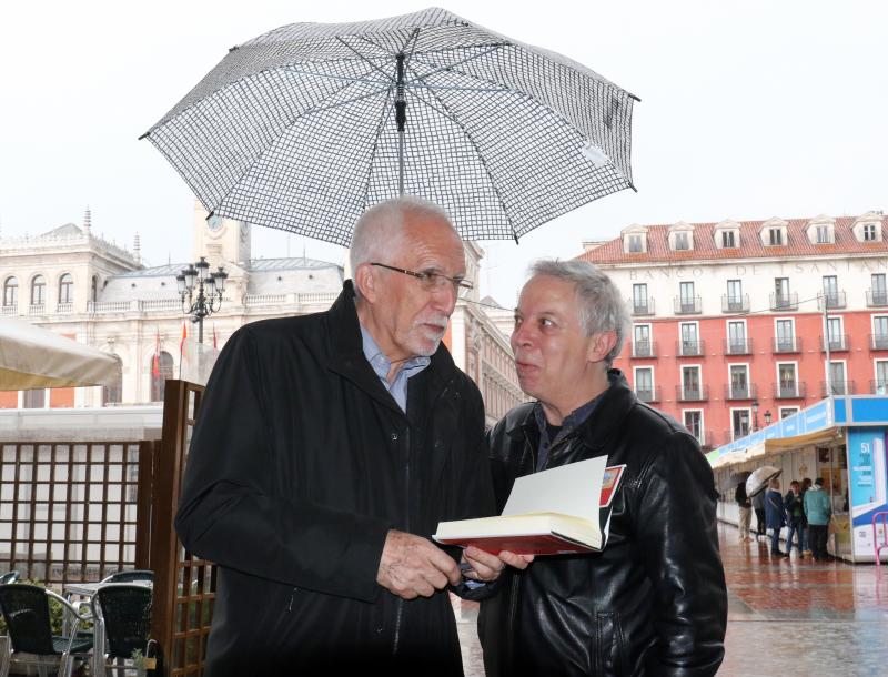 Fotos: Fernando Beltrán, Luis Mateo Díez y Agustín García Simón en la Feria del Libro de Valladolid