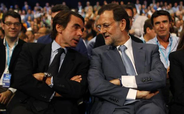 Rajoy y Aznar en 2011.