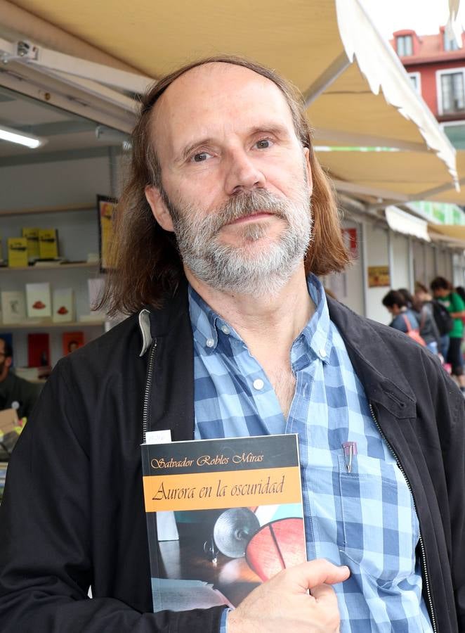 Fotos: María Dueñas, César Pérez Gellida y Salvador Robles en la Feria del Libro de Valladolid