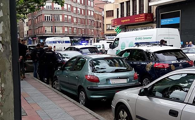 Efectivos de la Policía Nacional en el lugar del suceso.