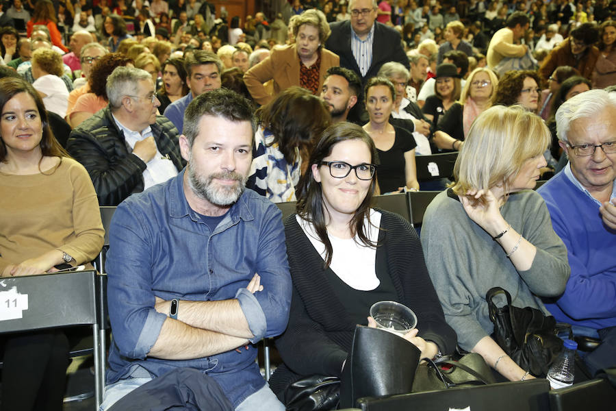 El cantante presentó su último trabajo 'Lo niego todo' en el Multiusos Sánchez Paraíso de la capital charra, dentro del ciclo 'Nuestras Voces', programado por el Ayuntamiento de Salamanca con motivo del VIII Centenario de la Universidad