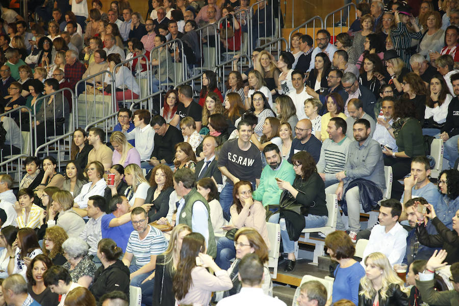 El cantante presentó su último trabajo 'Lo niego todo' en el Multiusos Sánchez Paraíso de la capital charra, dentro del ciclo 'Nuestras Voces', programado por el Ayuntamiento de Salamanca con motivo del VIII Centenario de la Universidad