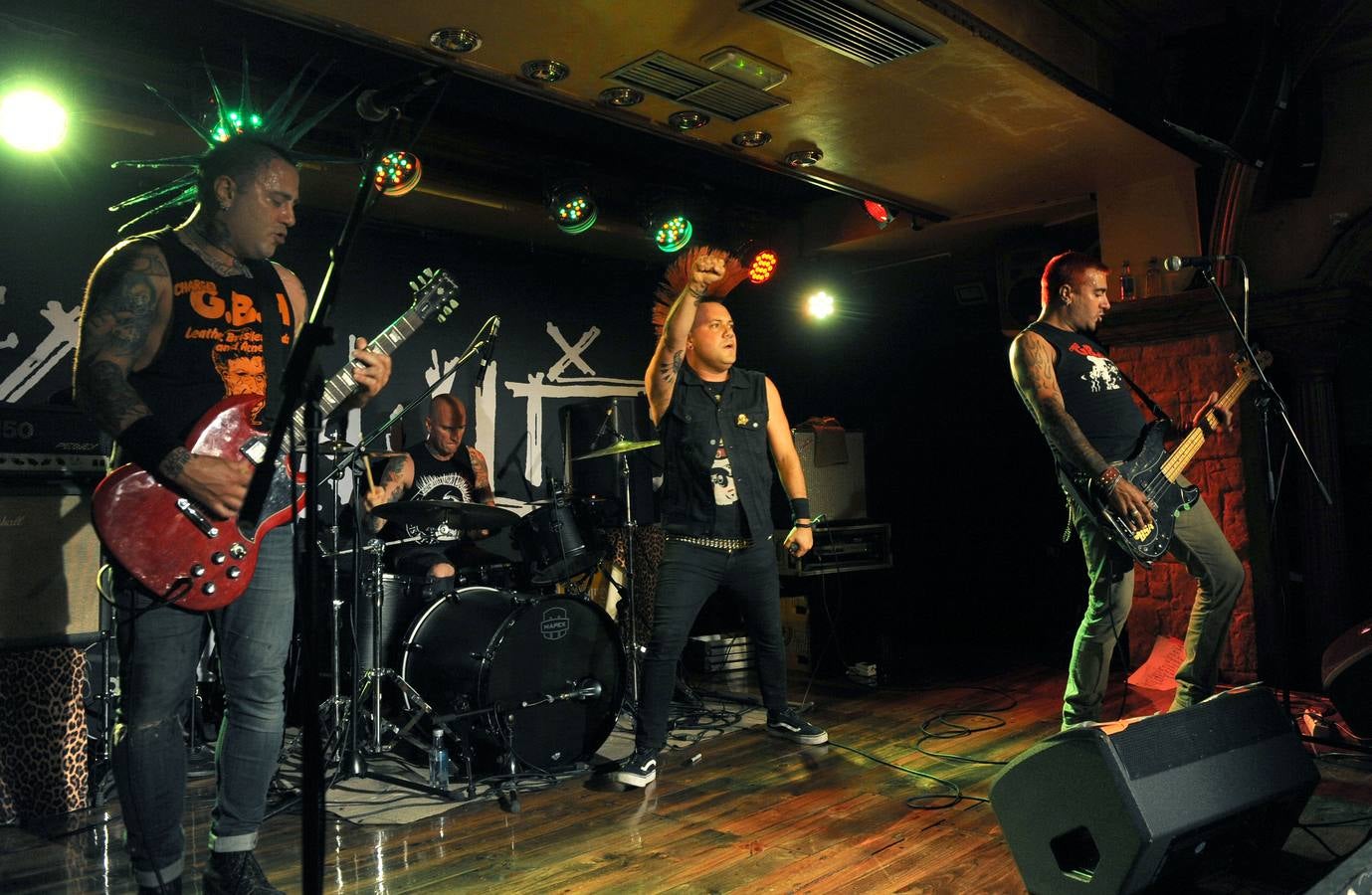 Fotos: Concierto de The Casualties y de Paté de Pato en la Sala Porta Caeli