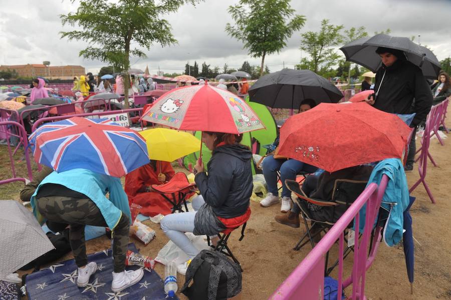 Fotos: Fans de Operación Triunfo a la espera de entrar al concierto