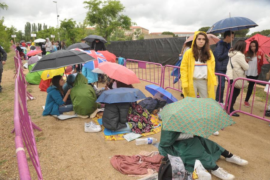 Fotos: Fans de Operación Triunfo a la espera de entrar al concierto