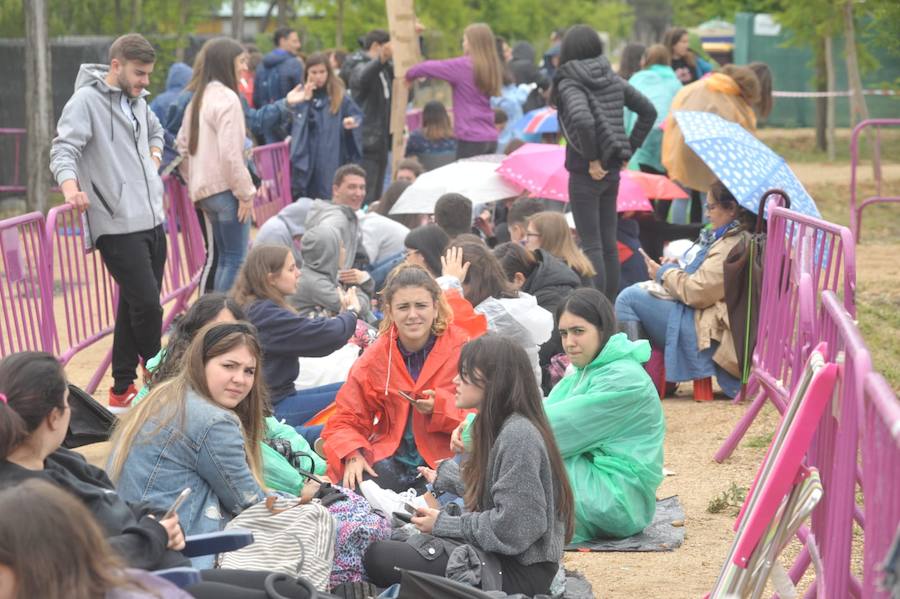 Fotos: Fans de Operación Triunfo a la espera de entrar al concierto
