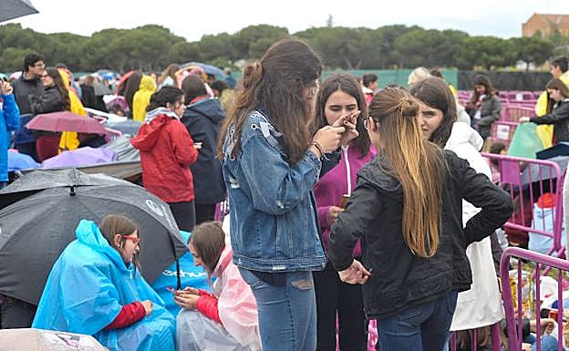 Fans de OT esperando en la Antigua Hípica de Valladolid.