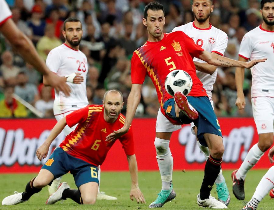 Un tanto de Iago Aspas en la recta final del choque sirvió para que España se adjudicase la victoria en el Krasnodar Stadium, tras un partido en el que 'La Roja' sufrió más de lo previsto ante la selección africana.