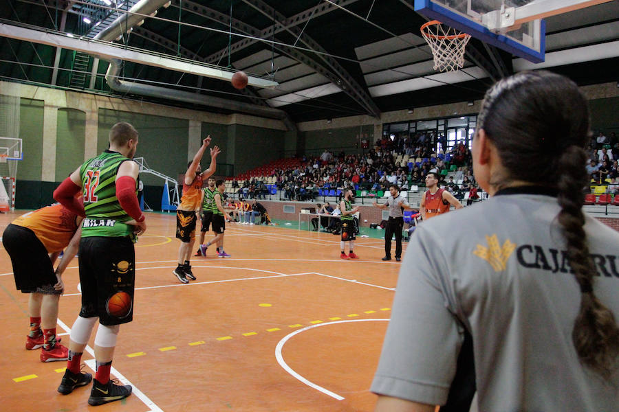 Los equipos del equipo organizador del torneo se imponen a Villares (chicos) y Aldeatejada (chicas) en las finales