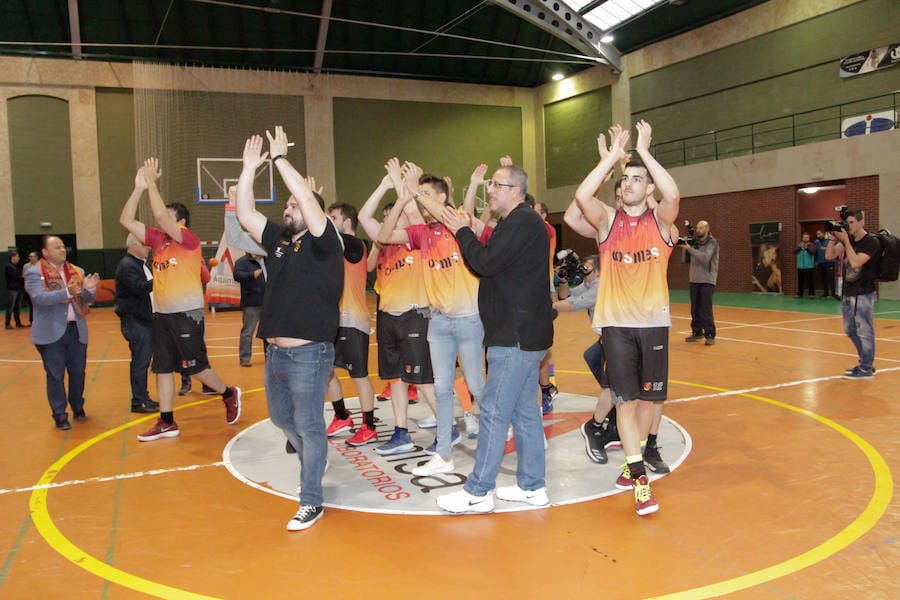 Los equipos del equipo organizador del torneo se imponen a Villares (chicos) y Aldeatejada (chicas) en las finales