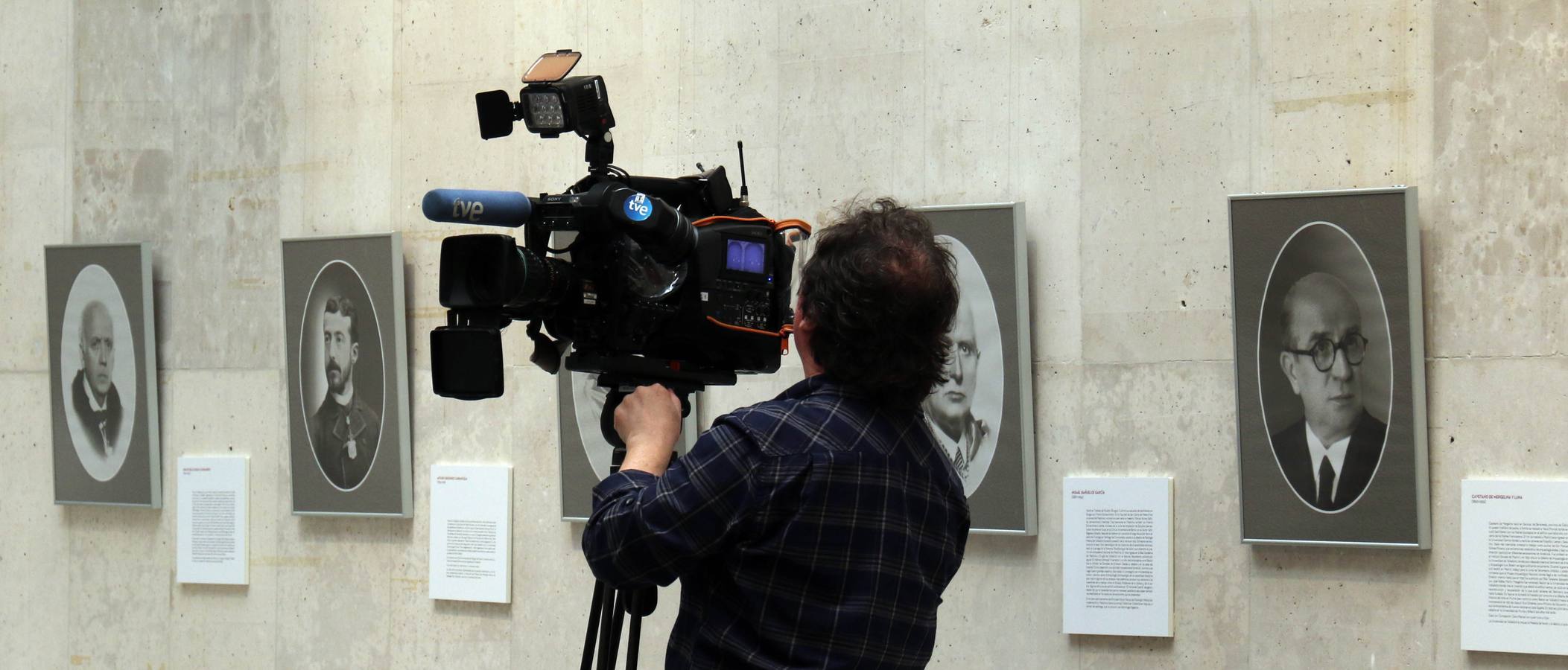 Una muestra con veinte retratos y semblanzas de personajes ilustres de la UVA, que formaron parte o se formaron en las aulas universitarias llegando a brillar en su labor, sus obras o su trabajo diario