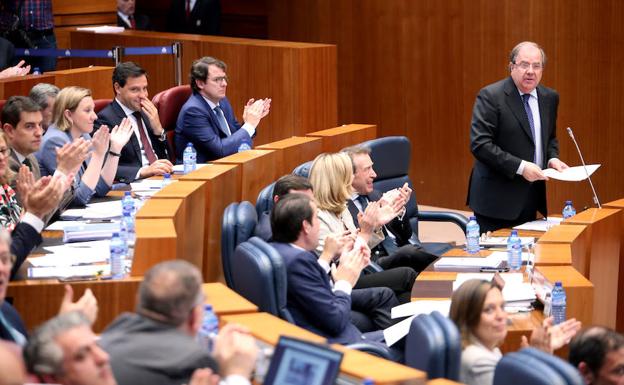 El presidente de la Junta, Juan Vicente Herrera, durante su intervención en el Pleno de las Cortes