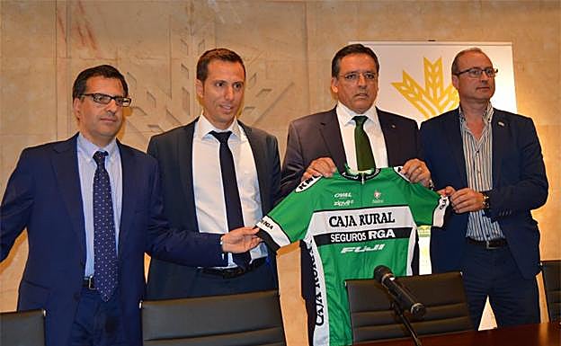 Participantes en la presentación de la iniciativa solidaria.