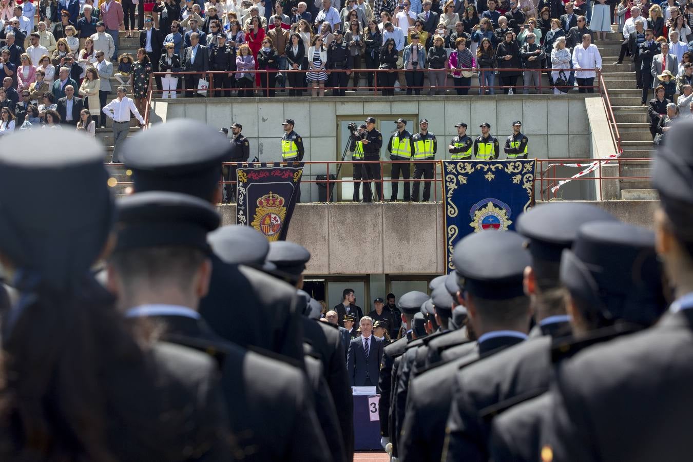 1.298 agentes (377 mujeres y 921 hombres) han superado el periodo de formación y las prácticas en distintas dependencias policiales, y se incorporarán en breve a sus destinos por toda España