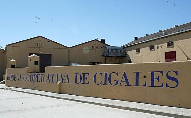 Vista exterior de la Bodega Cooperativa de Cigales. 