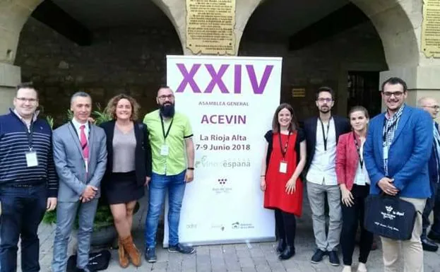 Asistentes a la asamblea de Acevin, entre ellos los gerentes de las rutas salmantinas. 