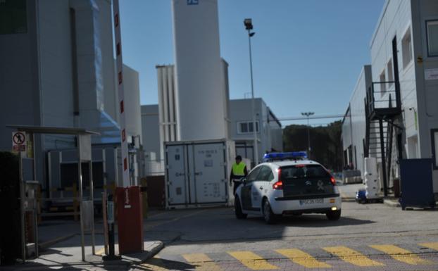 Agentes de la Guardia Civil, en el lugar de los hechos.