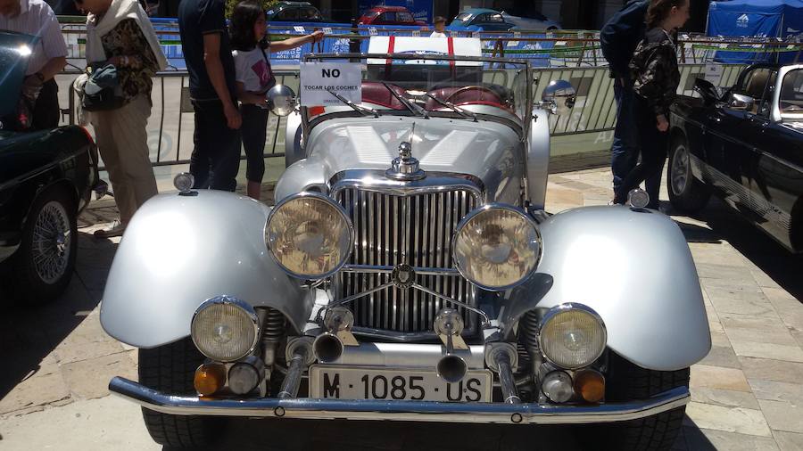 Fotos: Encuentro de coches cásicos en Aguilar