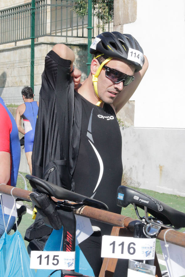 Salamanca se ha enganchado al triatlón. La capital charra acogió esta mañana la cuarta edición del Triatlón de Media Distancia, considerado además 'Campeonato Ibérico' por la importante presencia de triatletas lusos