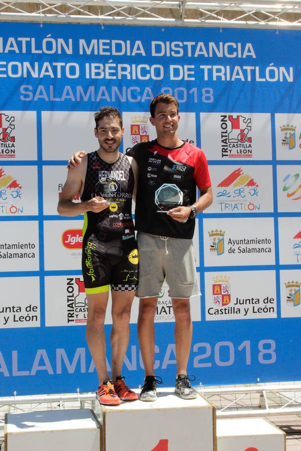 Salamanca se ha enganchado al triatlón. La capital charra acogió esta mañana la cuarta edición del Triatlón de Media Distancia, considerado además 'Campeonato Ibérico' por la importante presencia de triatletas lusos