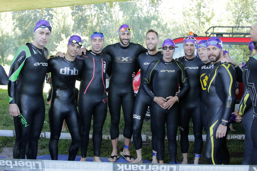Salamanca se ha enganchado al triatlón. La capital charra acogió esta mañana la cuarta edición del Triatlón de Media Distancia, considerado además 'Campeonato Ibérico' por la importante presencia de triatletas lusos