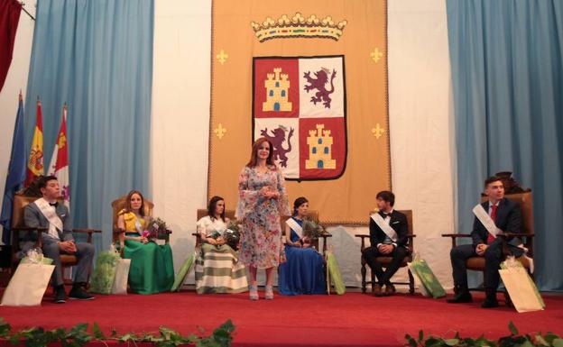 La presidenta de las Cortes, Silvia Clemente, pregona las fiestas de San Juan y San Pedro en Villalón (Valladolid). 